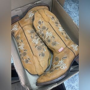 Women's cowboy boots